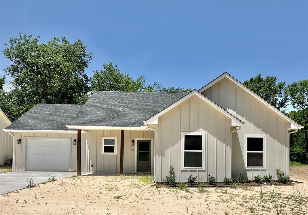 909 Carter Property Photo