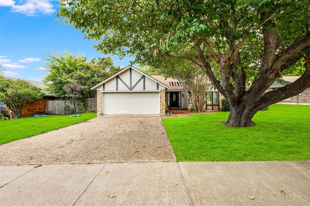 105 LAKEWAY Drive Property Photo 1