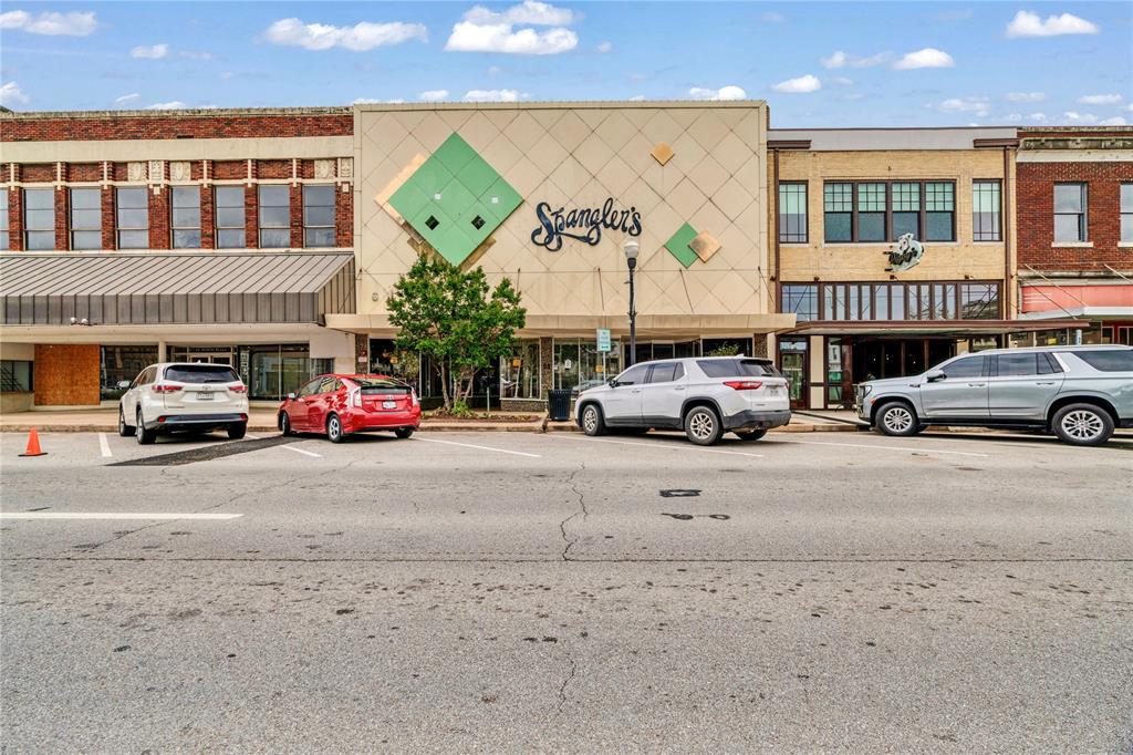 20 N Plaza Property Photo