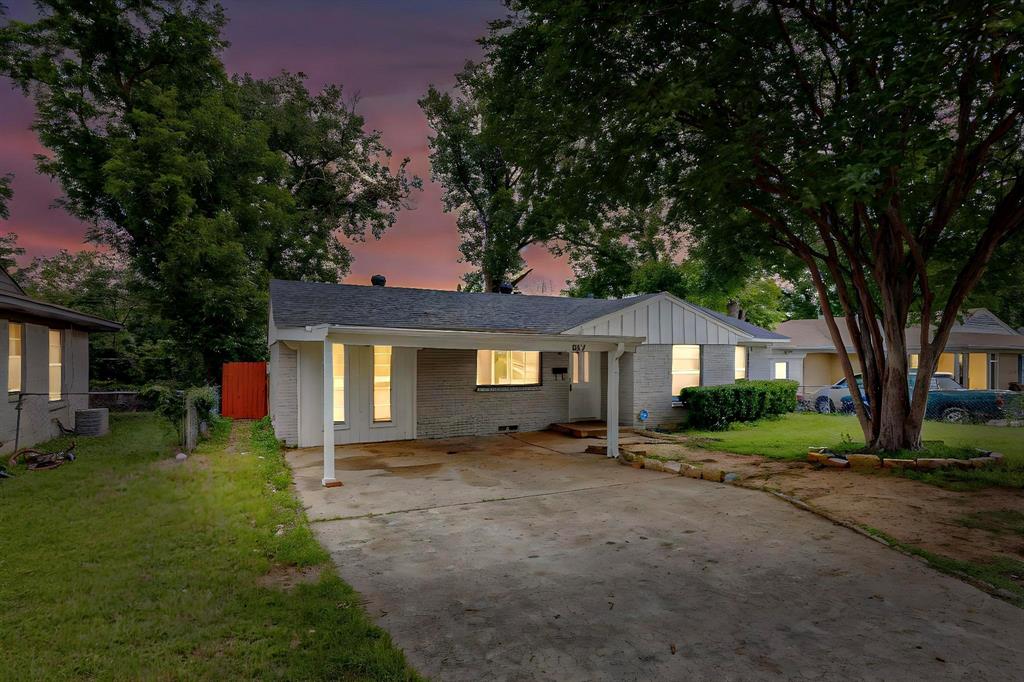 307 E 15th Street Property Photo