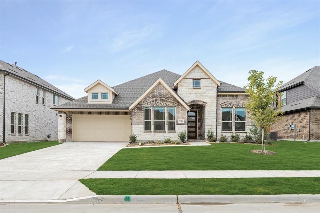 909 Split Oak Lane Property Photo 1