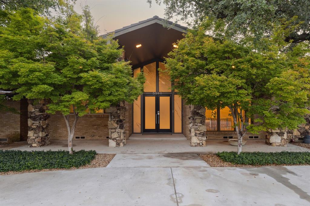 5511 Royal Lane Property Photo