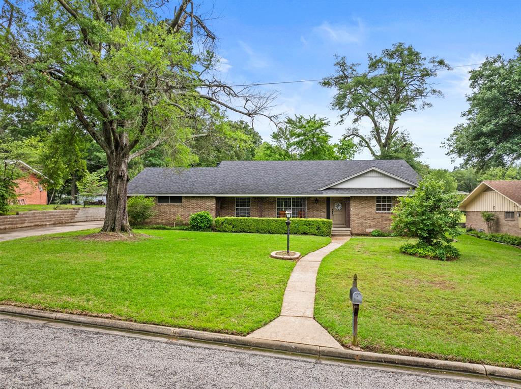 306 Dellwood Drive Property Photo 1