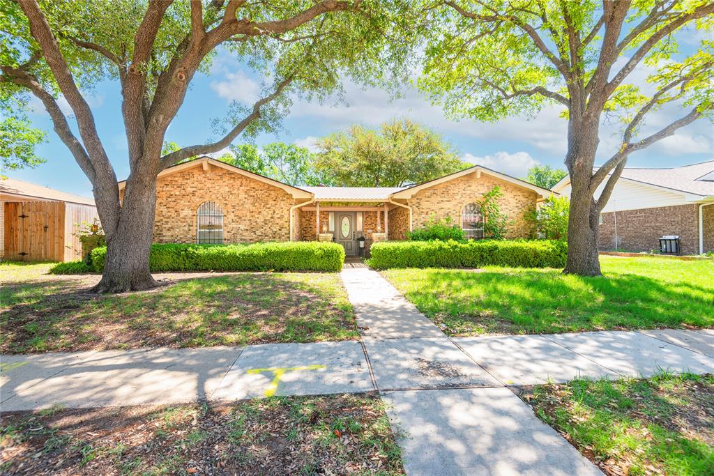 1916 Meandering Way Property Photo
