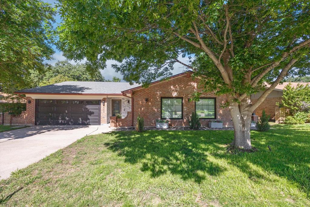 3033 Bluebonnet Lane Property Photo 1