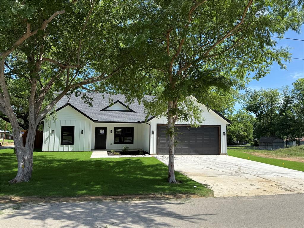401 Pecan Street Property Photo