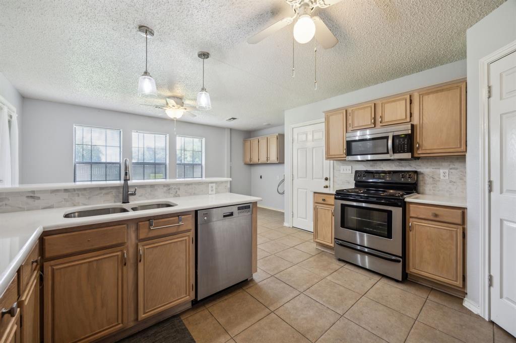 1220 Hillview Drive Property Photo 6