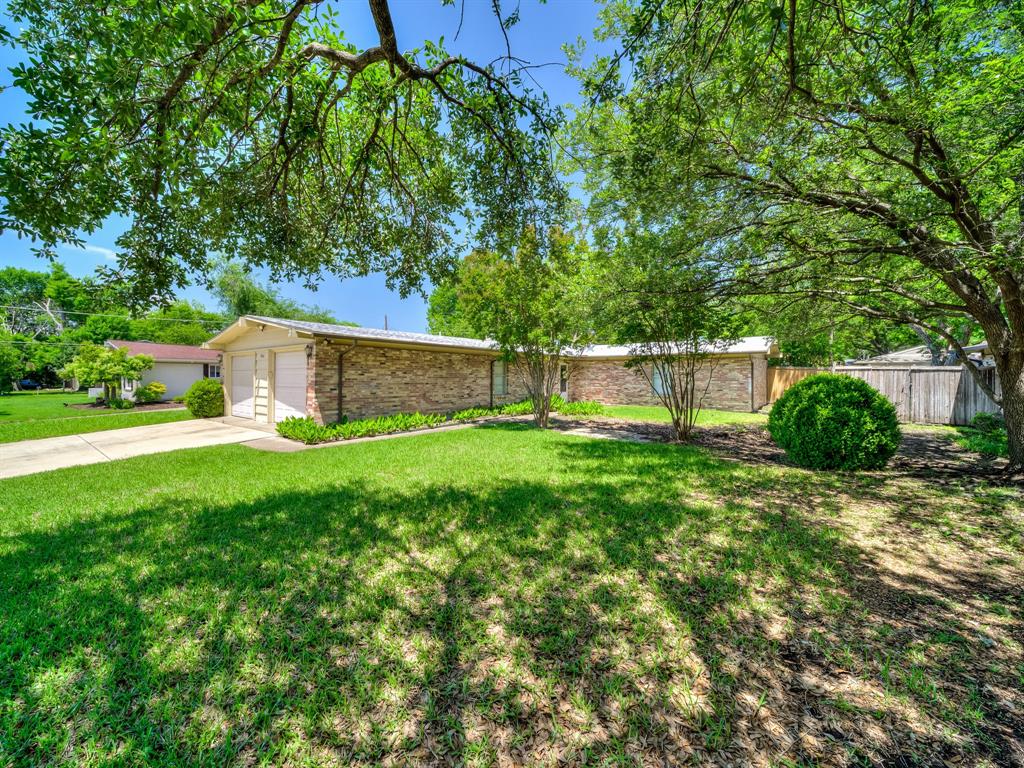 744 Greenhaven Drive Property Photo 1