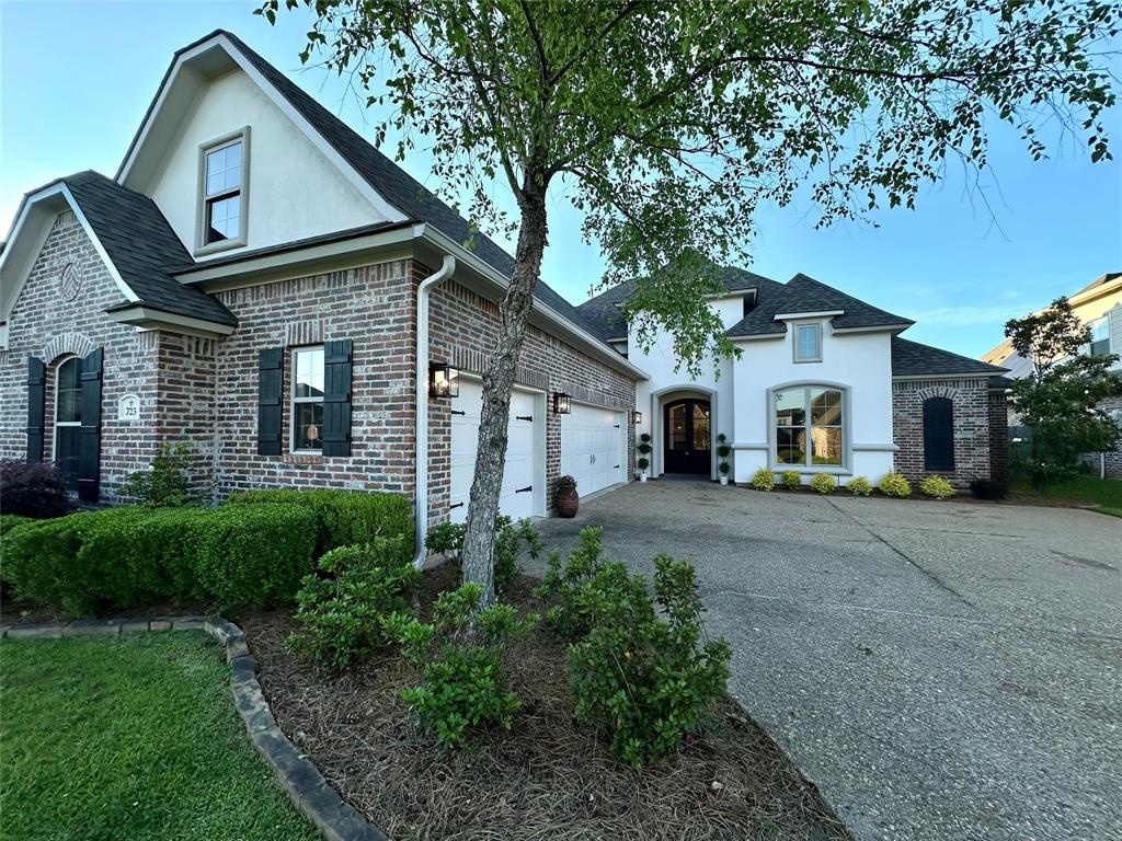 723 Dumaine Drive Property Photo