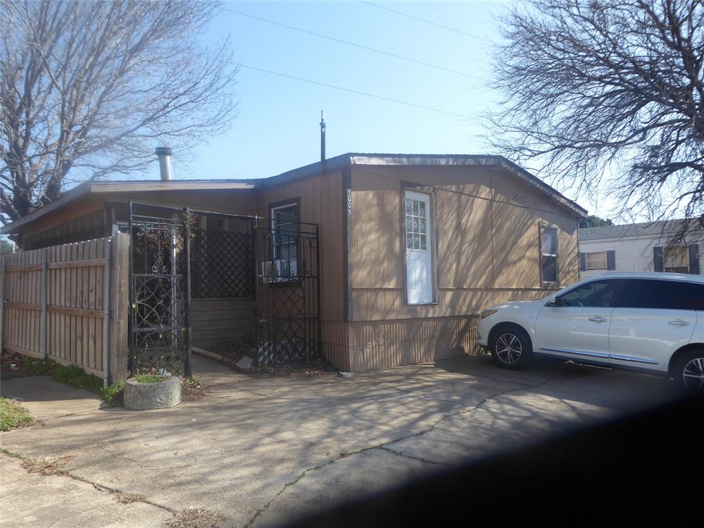 1005 Shana Lane Property Photo