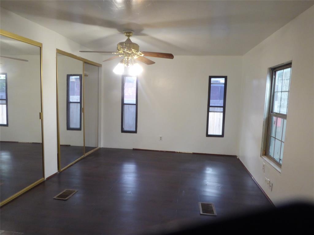 1005 Shana Lane Property Photo 1