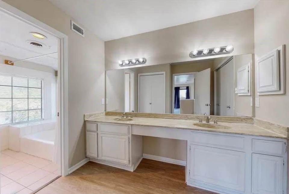 426 Yacht Club Drive E Property Photo 27