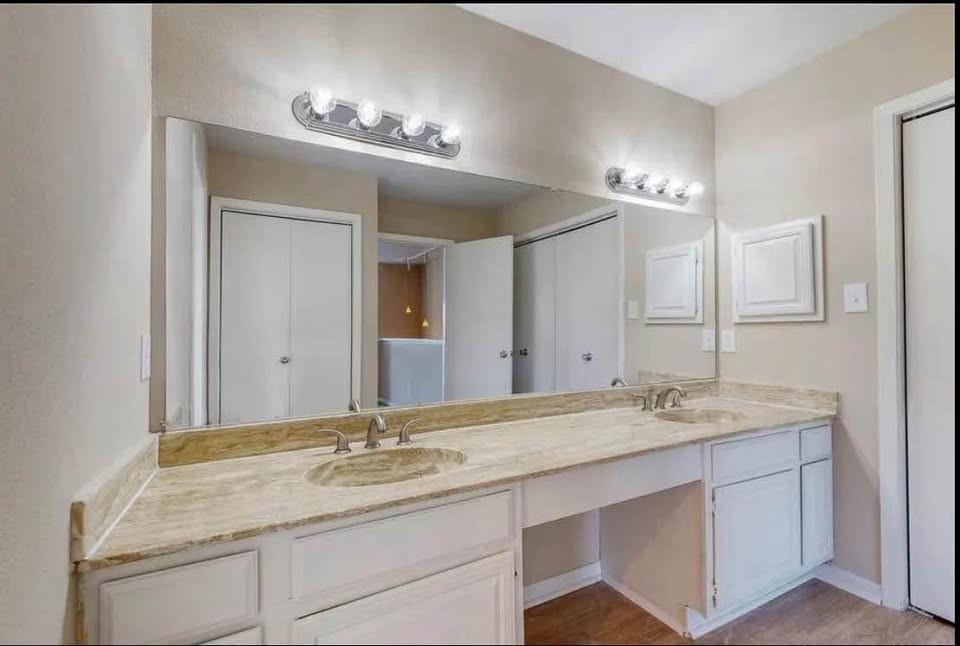 426 Yacht Club Drive E Property Photo 28