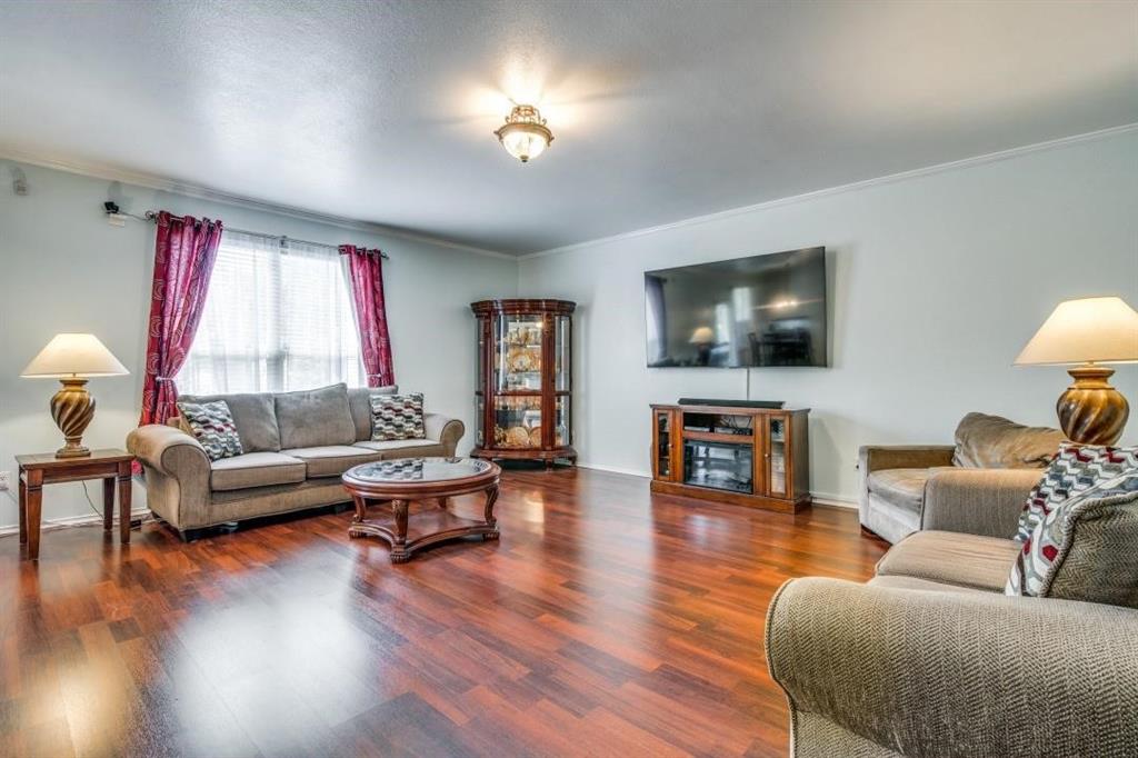 3815 Pinebluff Lane Property Photo 4