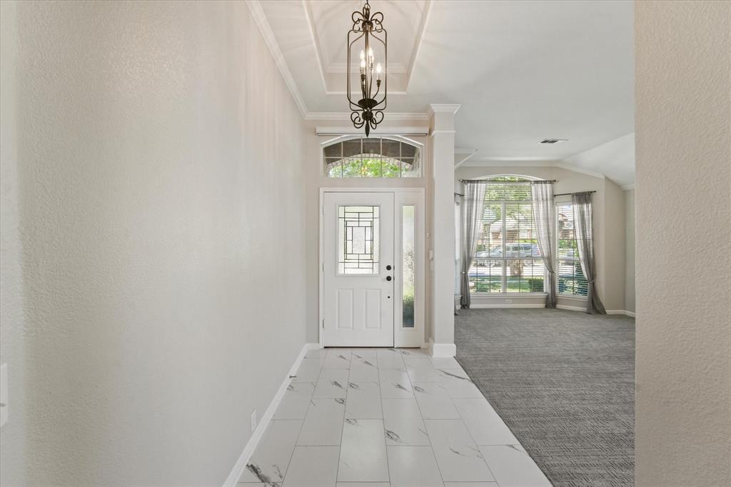6909 Crenshaw Lane Property Photo 4