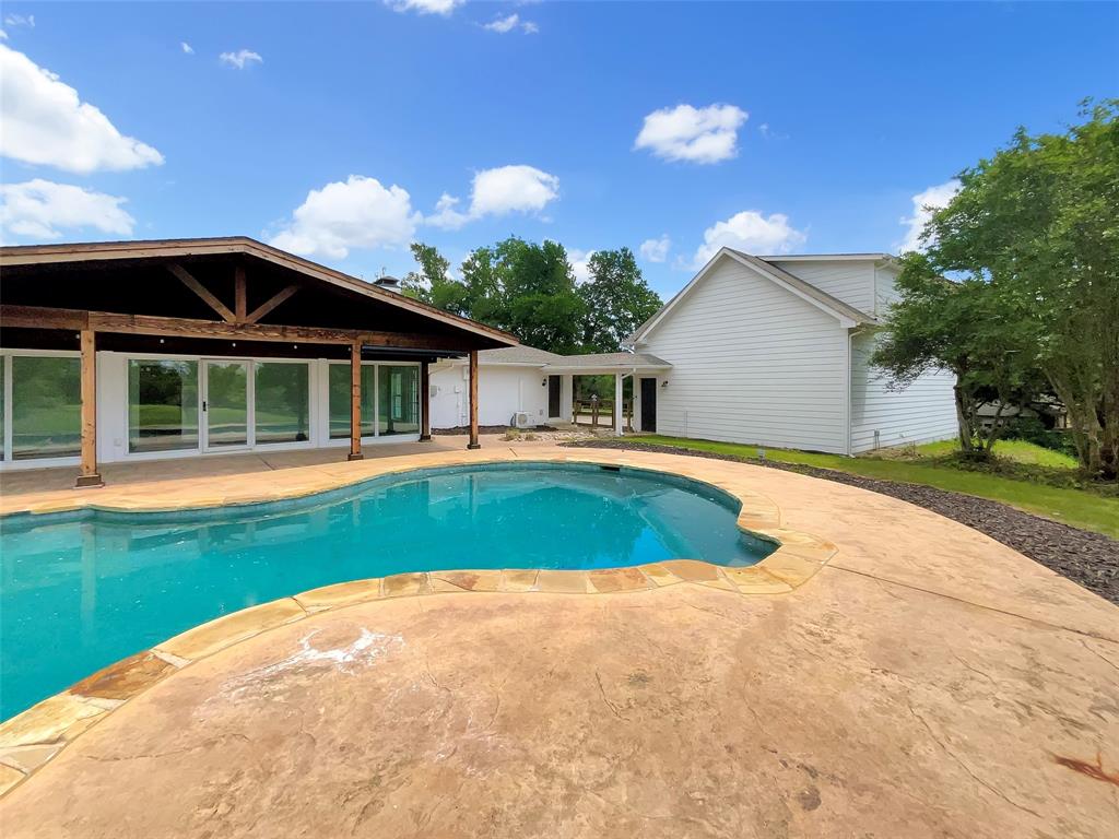8 Woodmoor Circle Property Photo 11