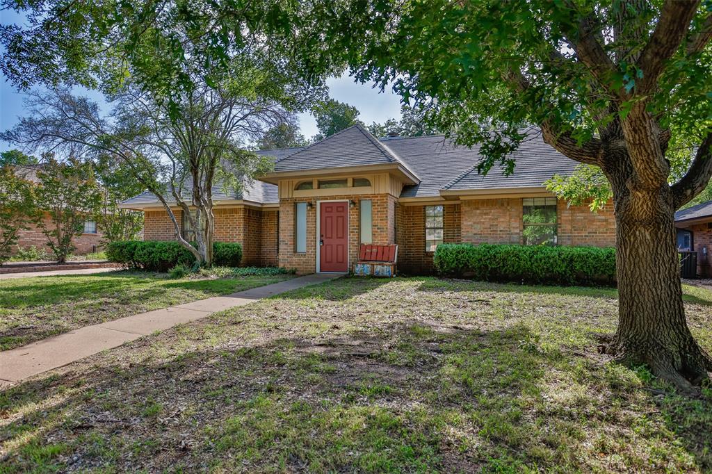 1916 N Lake Trail Property Photo 1