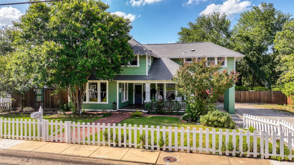 305 E Lee Avenue Property Photo 1