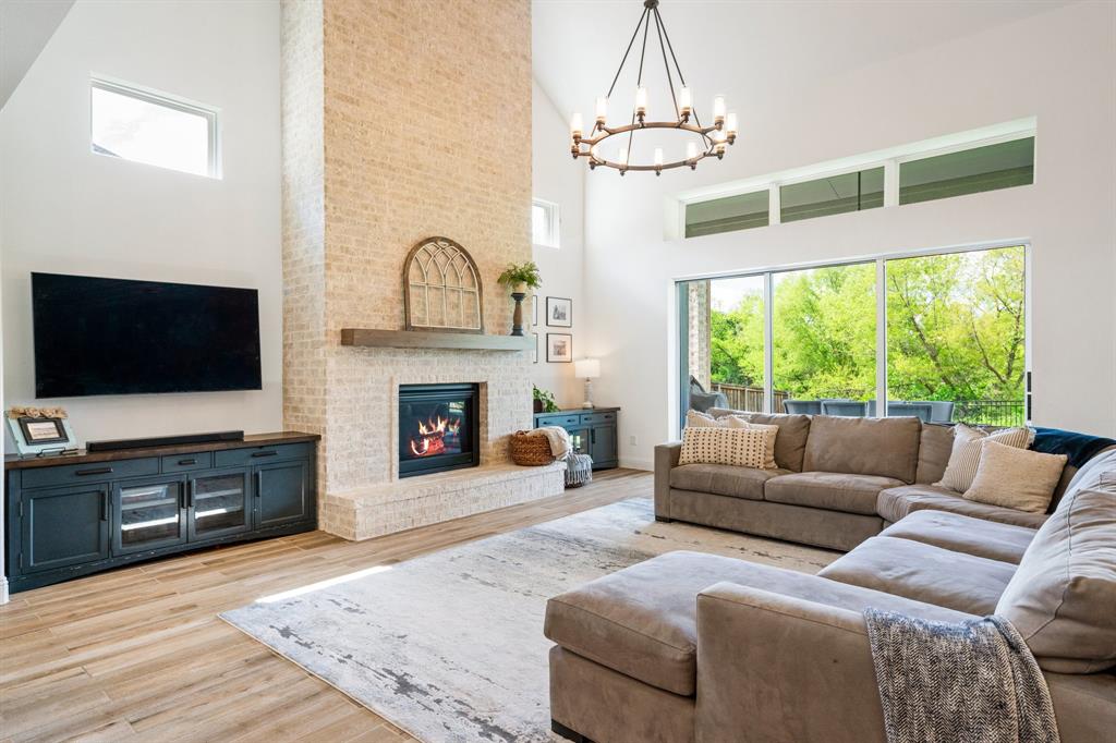 8609 Autumn Lake Trail Property Photo 4