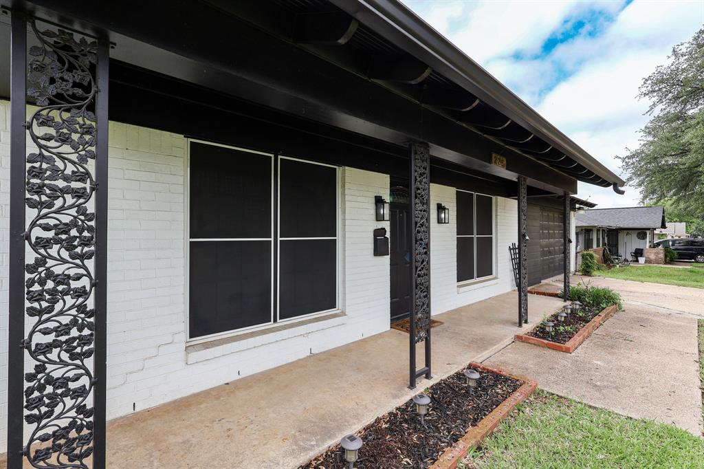 225 Hallbrook Property Photo 1