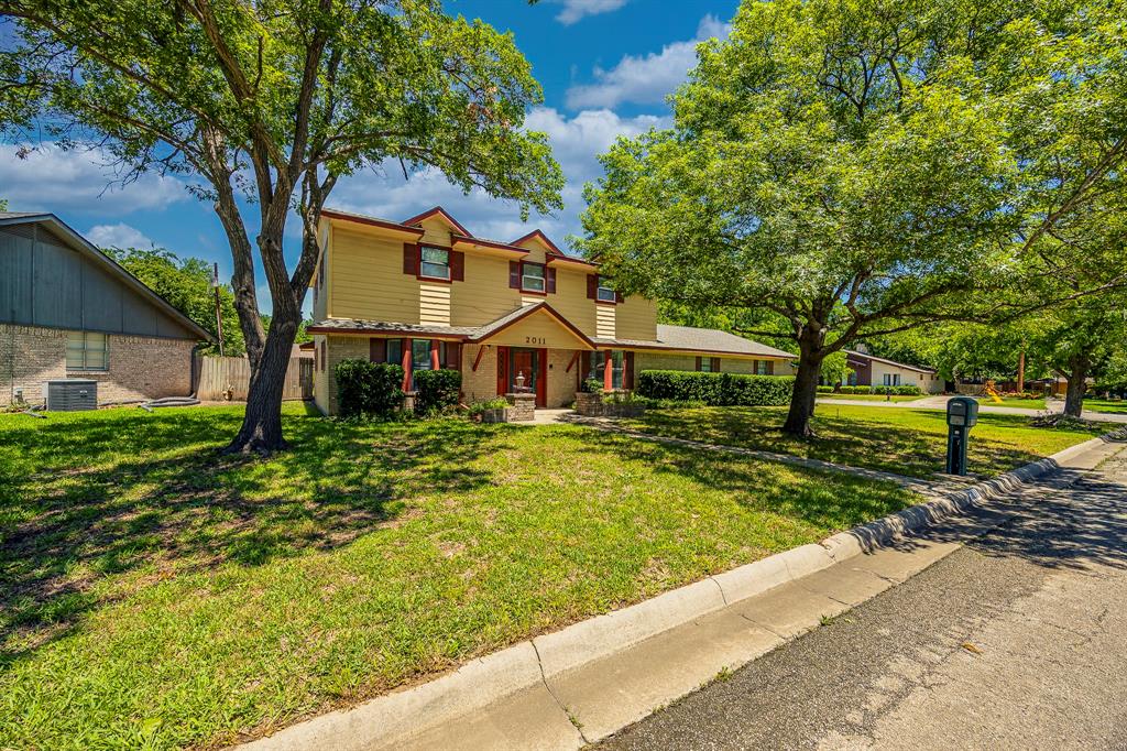 2011 Woodlawn Street Property Photo