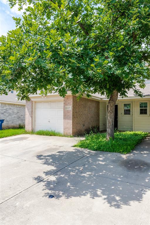 1217 Village Garden Drive Property Photo 1