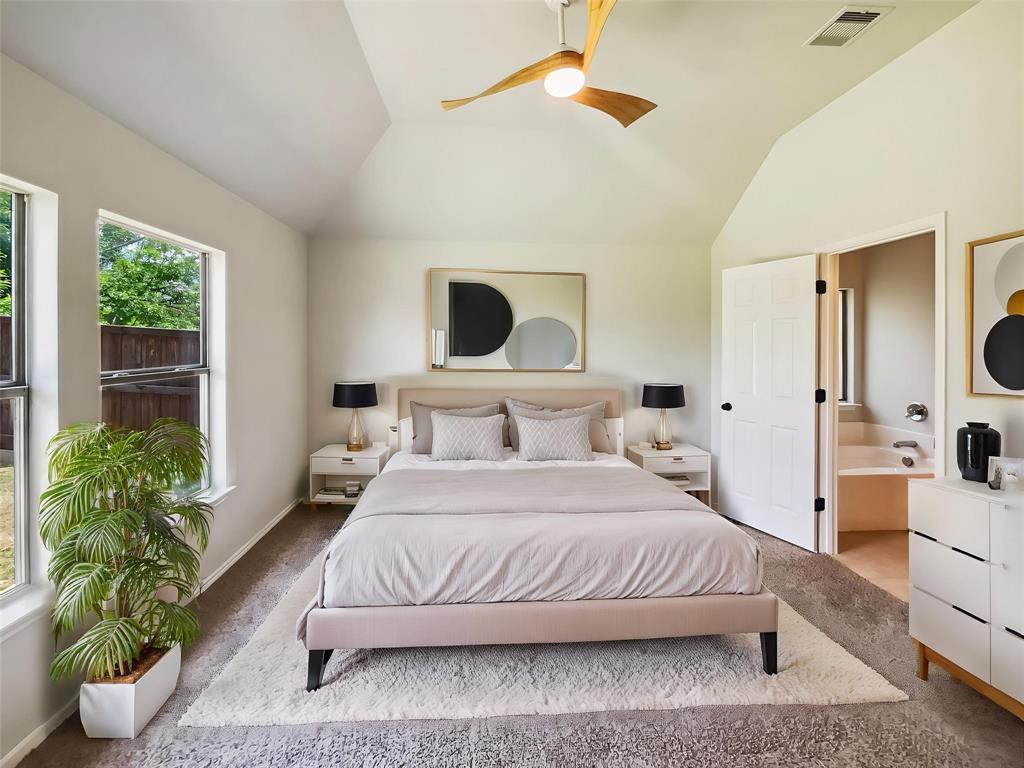 825 Lake Worth Trail Property Photo 4