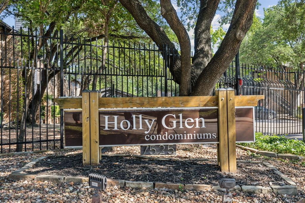 7525 Holly Hill Drive Property Photo