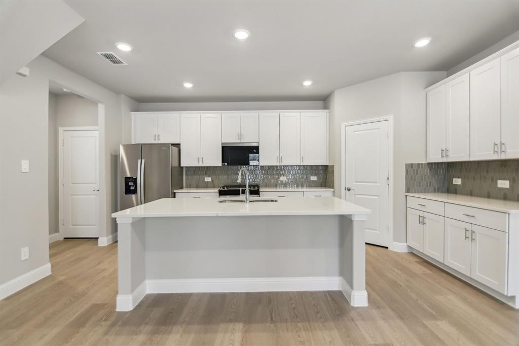 2724 Big Bend Mews Property Photo