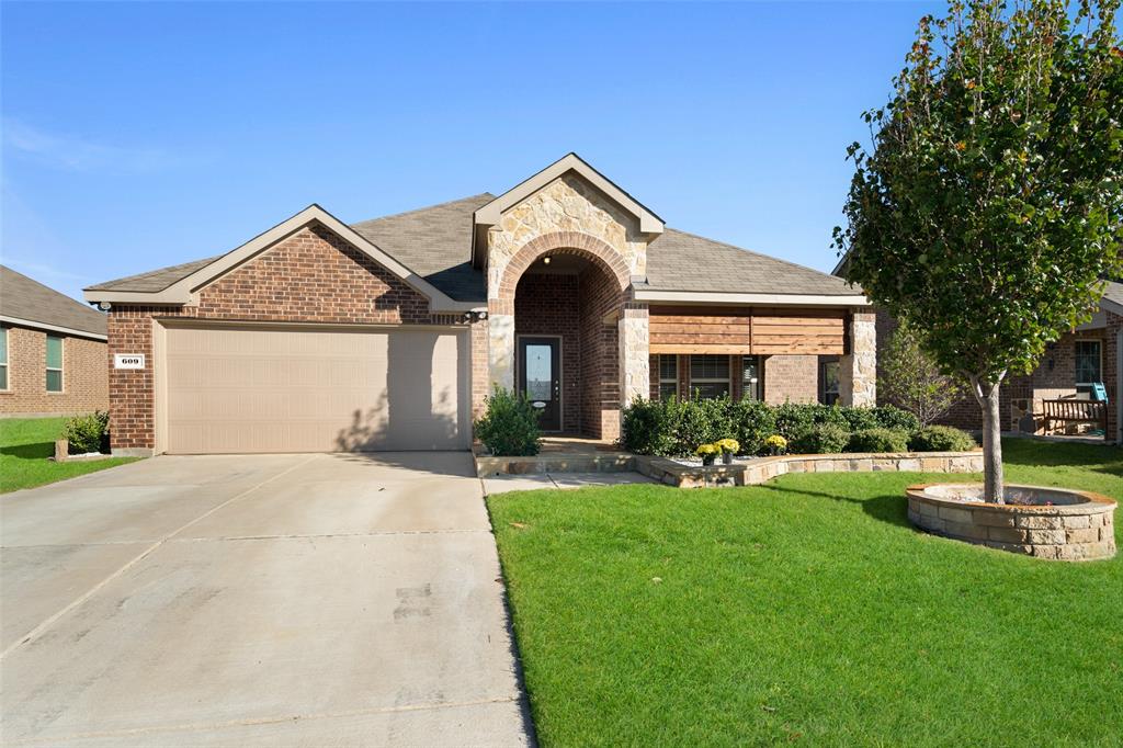 609 Racine Drive Property Photo 1
