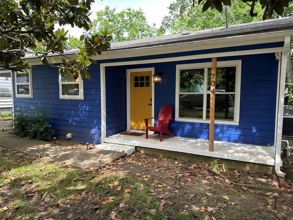 704 N 8th Avenue Property Photo