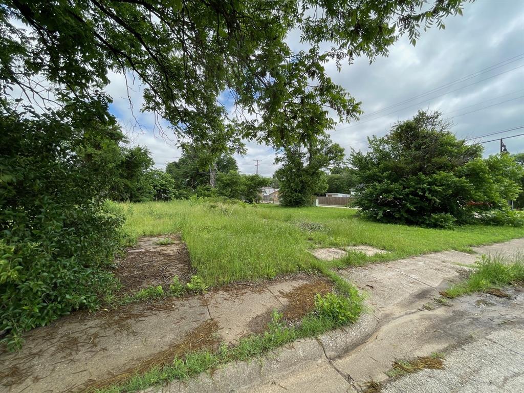 979 E Pulaski Street Property Photo 3