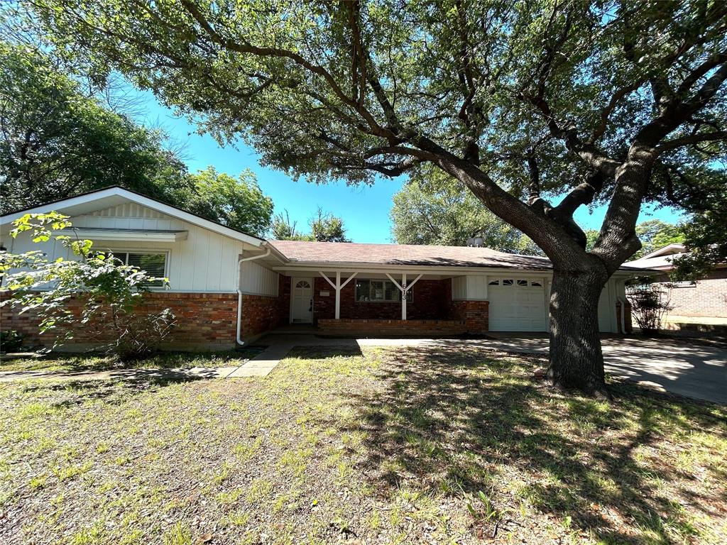 613 W Redbud Drive Property Photo
