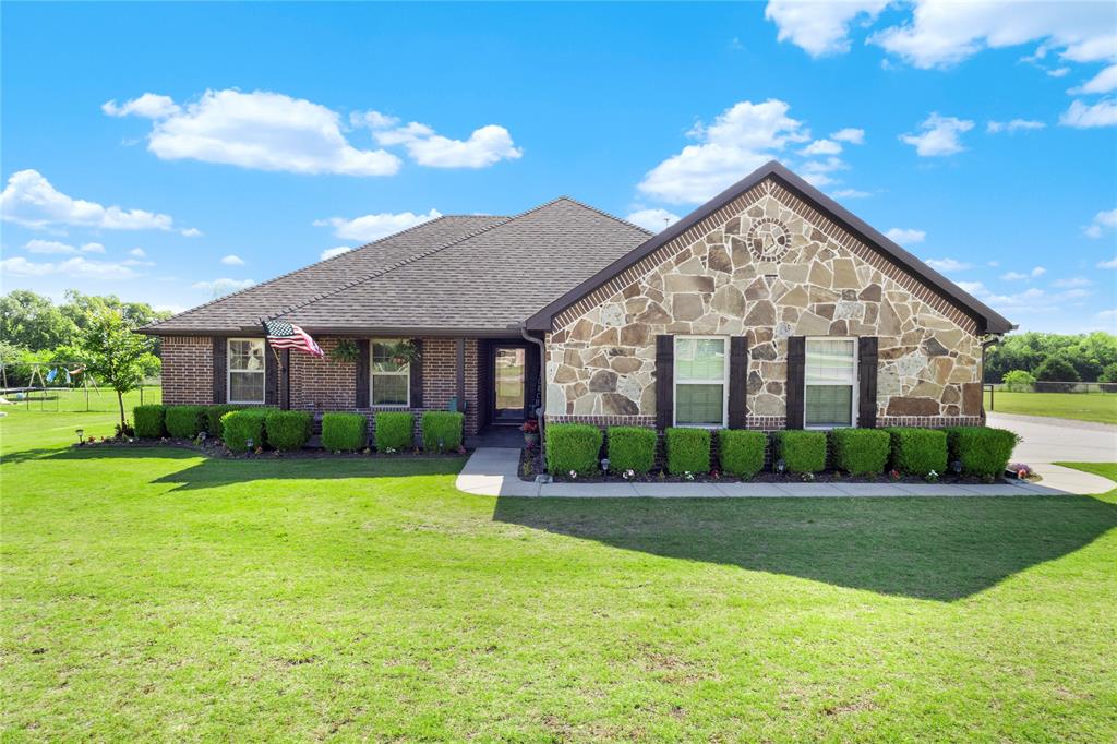 998 Lester Burt Road Property Photo