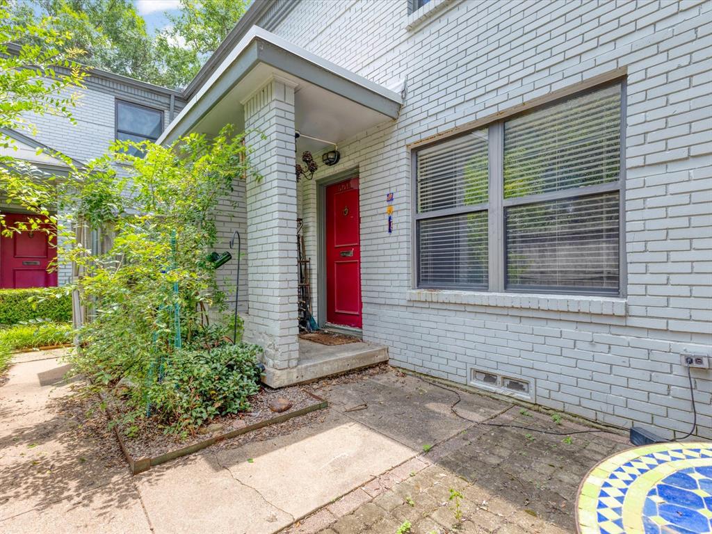 5015 N Hall Street Property Photo