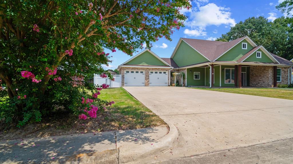 2105 Micah Drive Property Photo 1