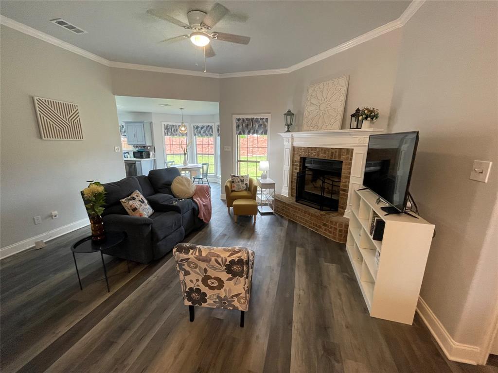 2004 Willowcrest Property Photo 1