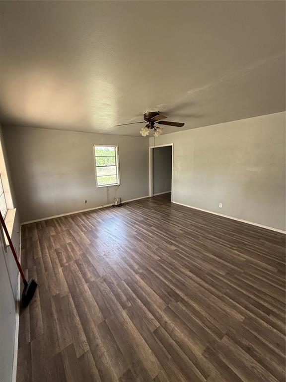701 Perry Property Photo 4