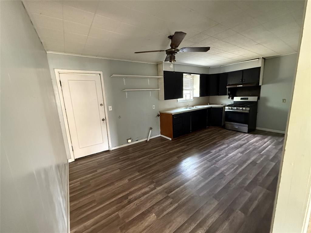 701 Perry Property Photo 5