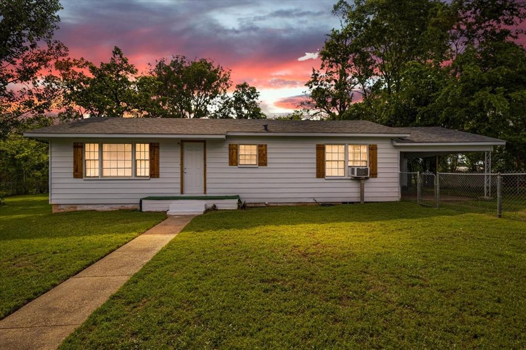 116 S Barron Street Property Photo