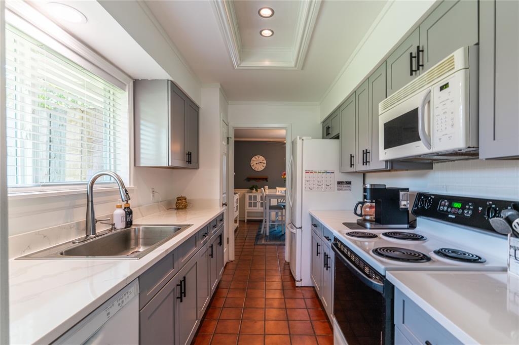 1804 Kensington Drive Property Photo 2