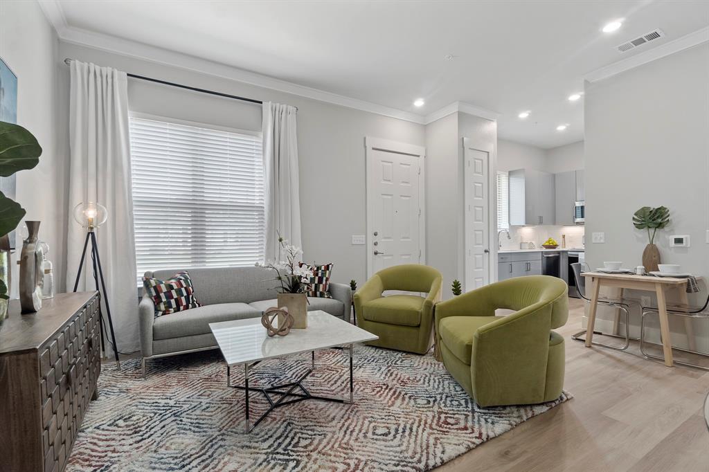 8504 Urban Property Photo 3