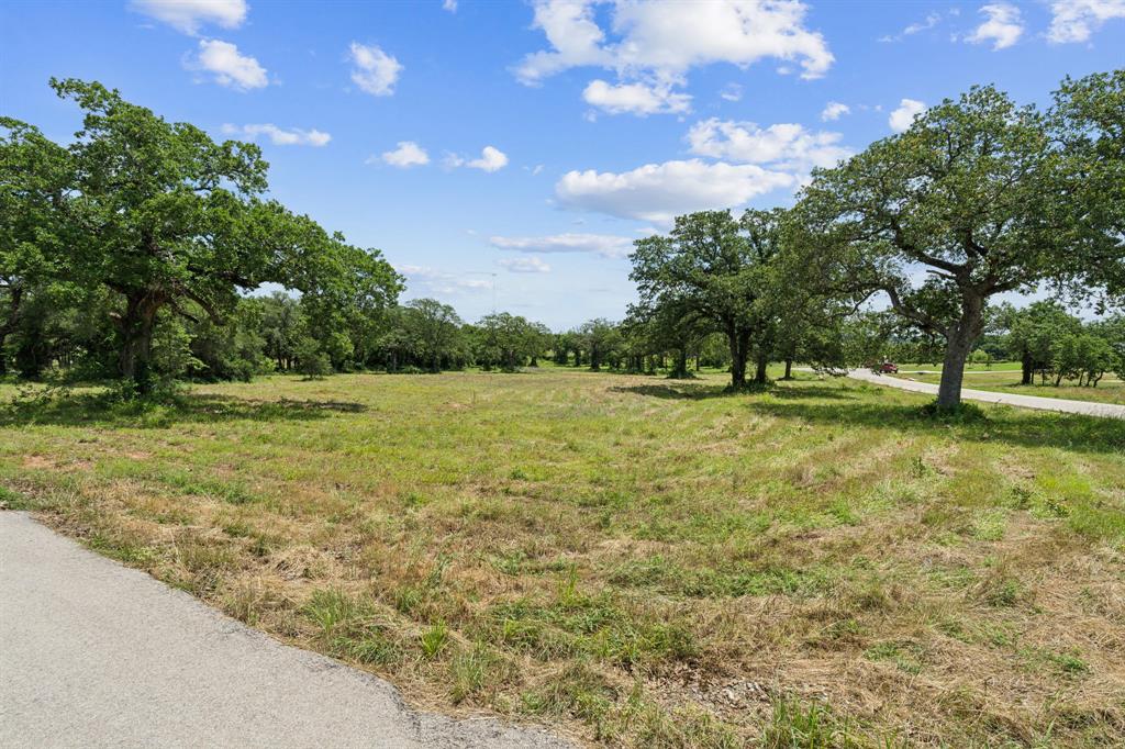600 Nyoka Bend Property Photo 2