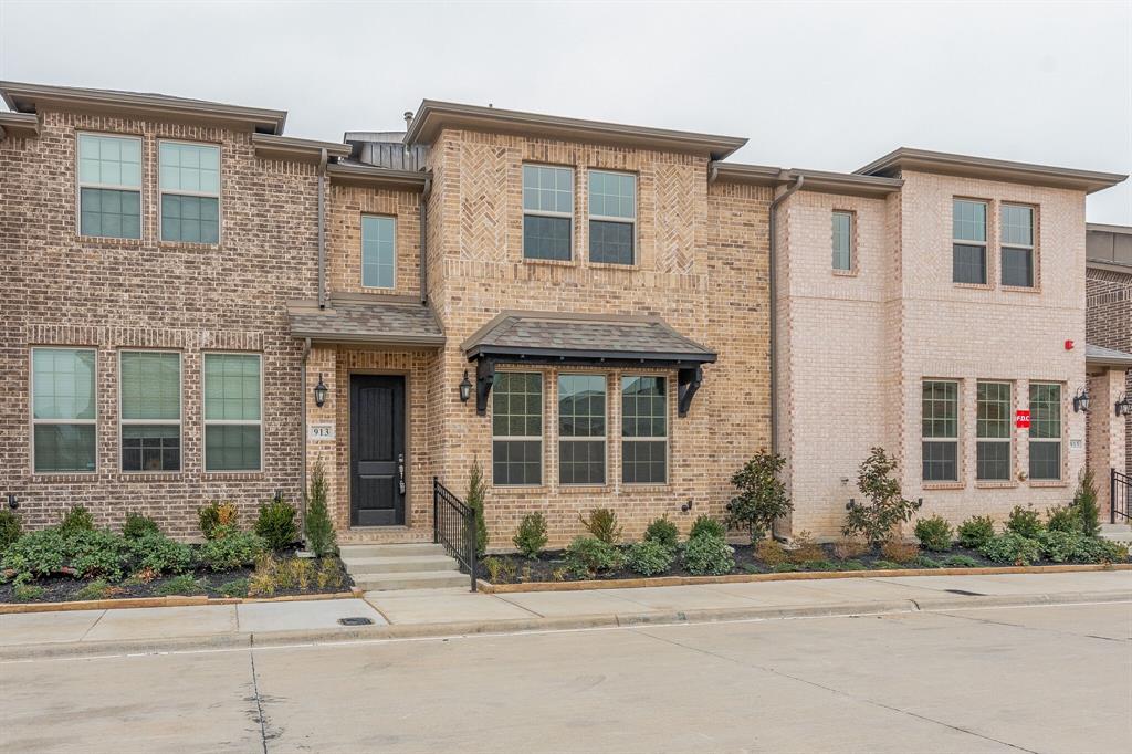 913 Ponds Edge Lane Property Photo