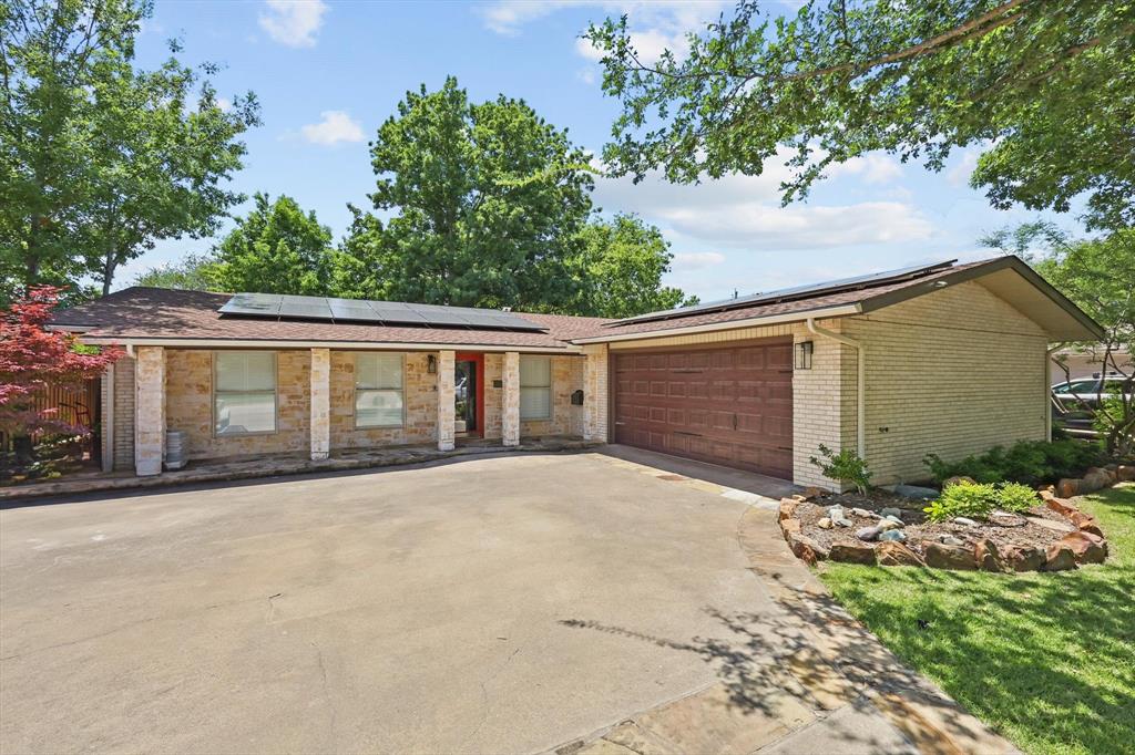 813 Melrose Drive Property Photo 3