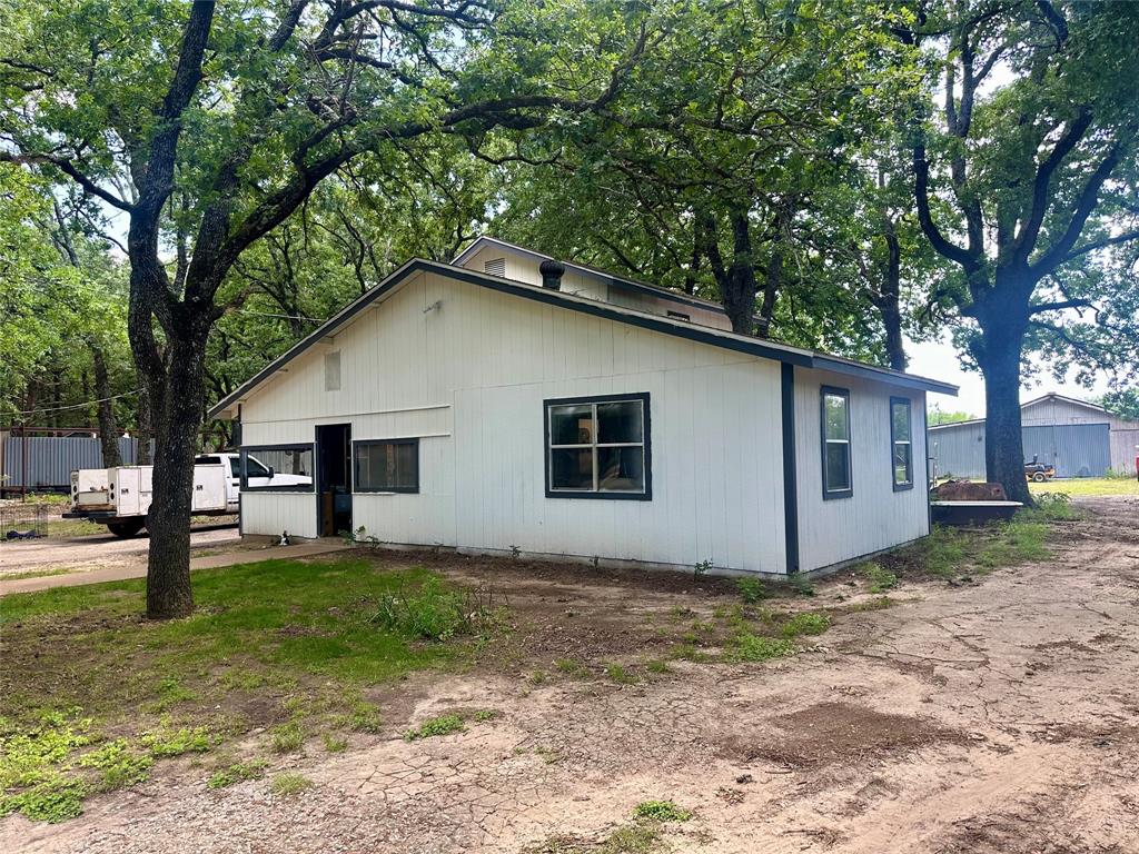 300 County Road 1005 Property Photo