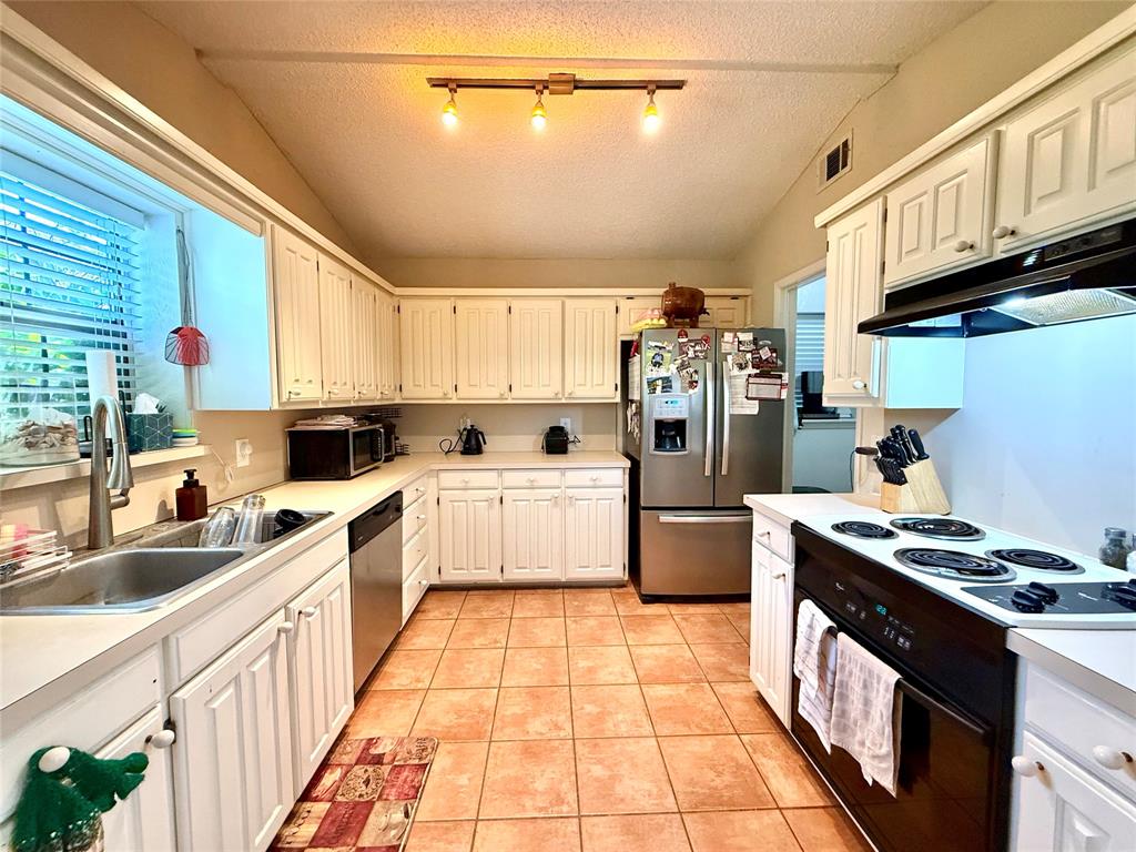 4220 John Court Property Photo