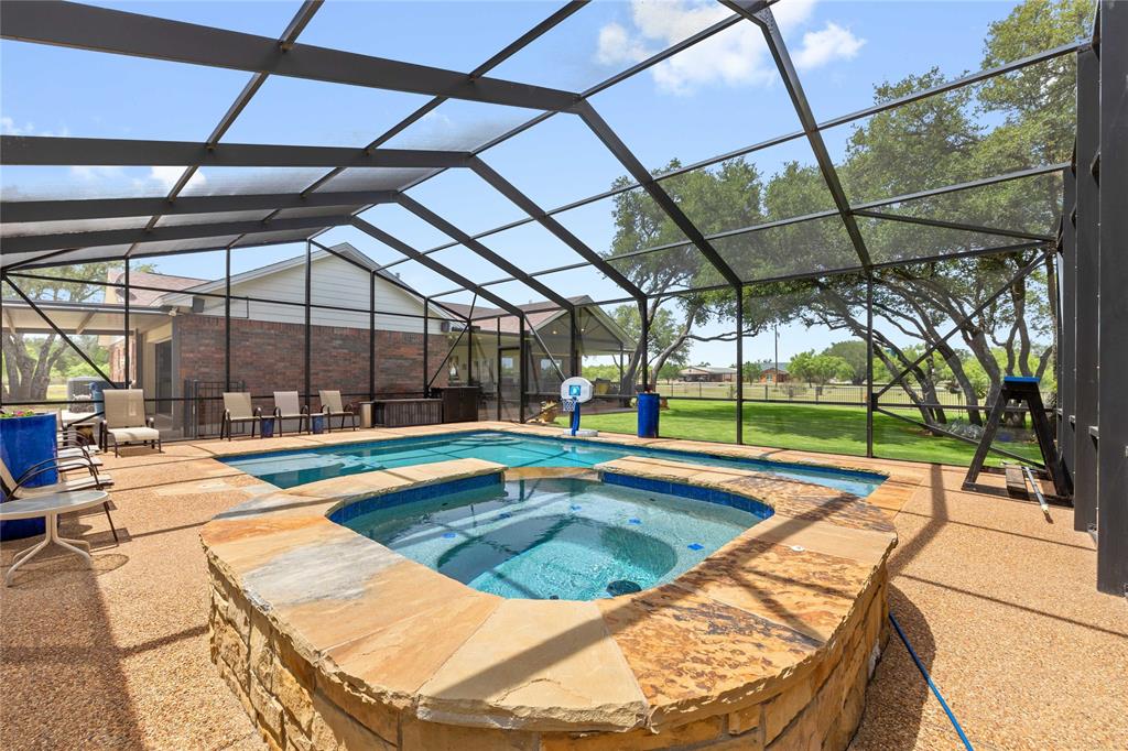 2225 Thomas Drive Property Photo