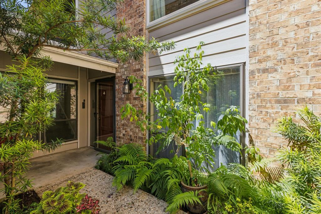 2902 Shady Lake Circle Property Photo 3