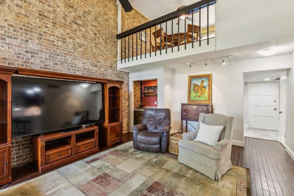 2902 Shady Lake Circle Property Photo 4